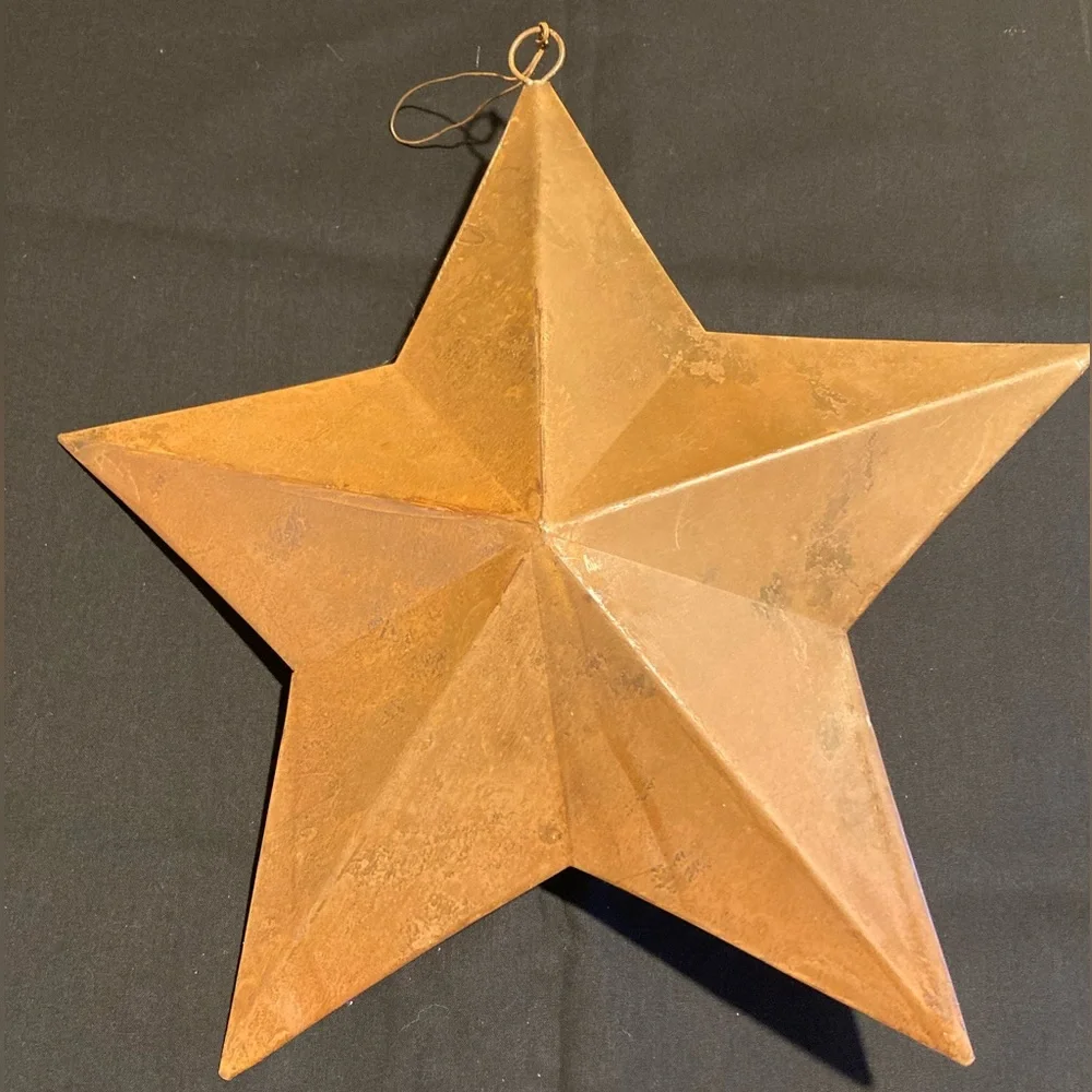 Rustic Metal Star Ornament, decorative piece and horseshoe.